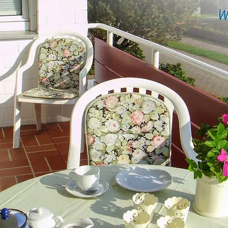 Haus Fritz-reuter-strasse 8 公寓