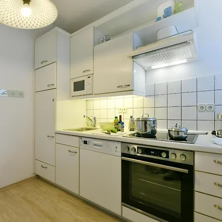 Haus Fritz-reuter-straße 8 *